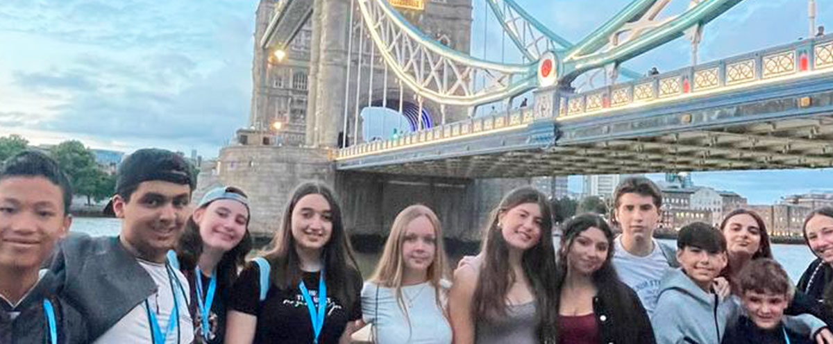 Grupo de estudiantes durante una visita a Londres