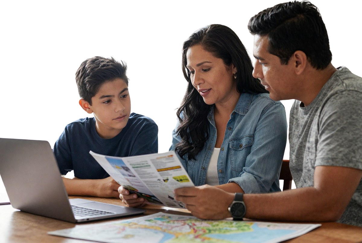 Familia conversando sobre una estancia educativa en el extranjero